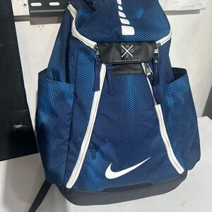Nike elite quad zip backpack